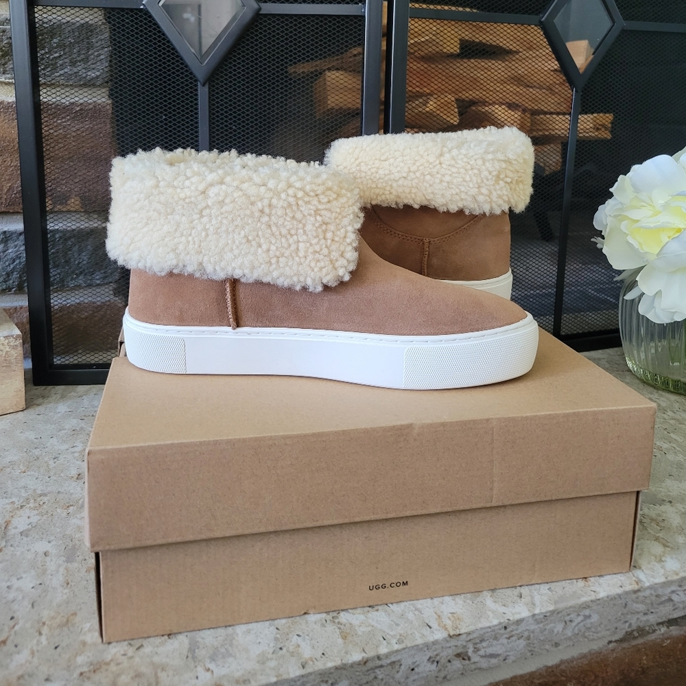 UGG®Women's Lynus Pull On Booties